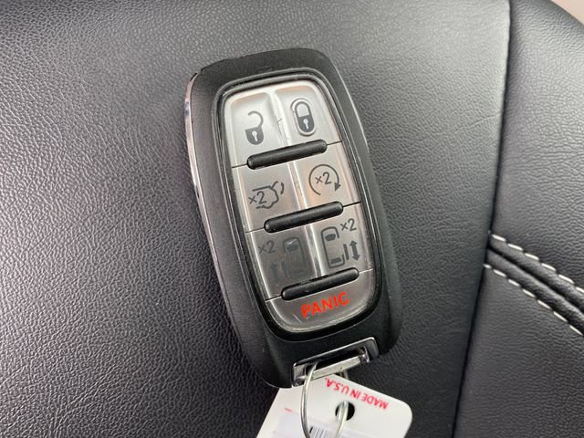 Used 2024 Chrysler Pacifica Touring-L FWD image 22
