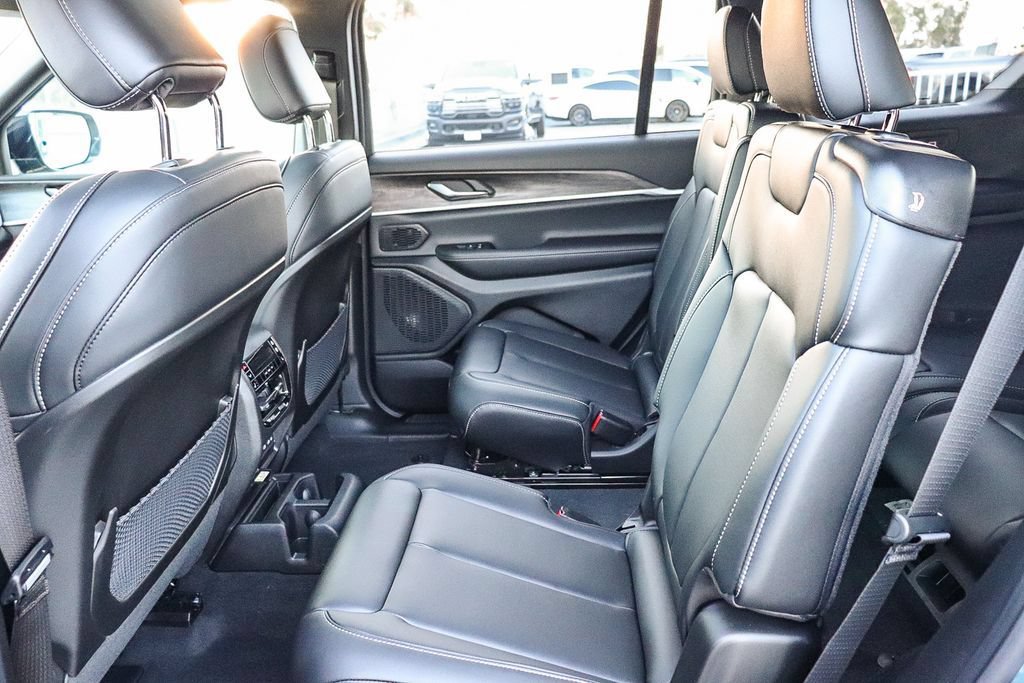 New 2026 Jeep Grand Cherokee L Limited w/ Limited Altitude Package AWD/4WD image 23