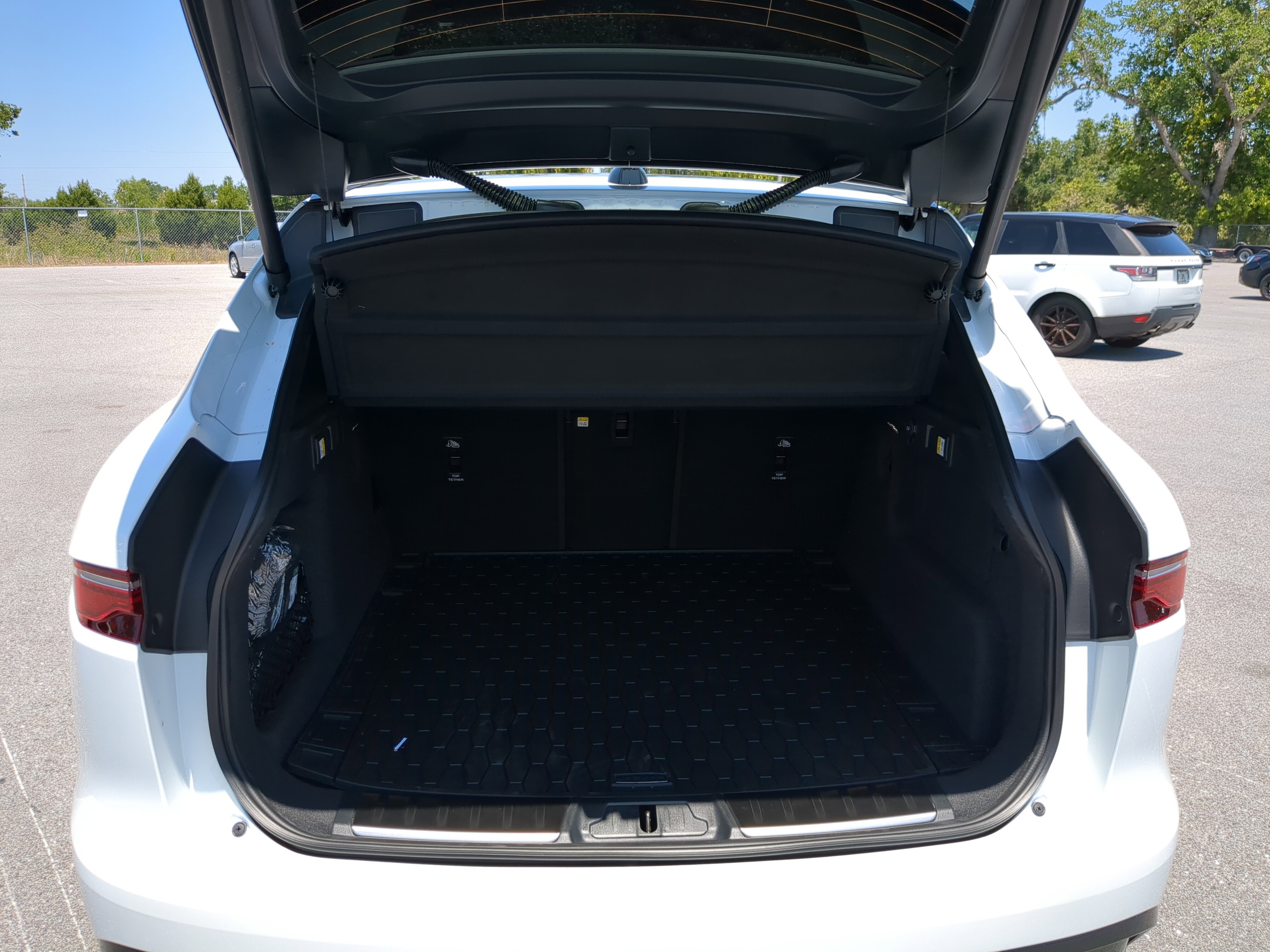 New 2026 Jaguar F-PACE R-Dynamic S image 8