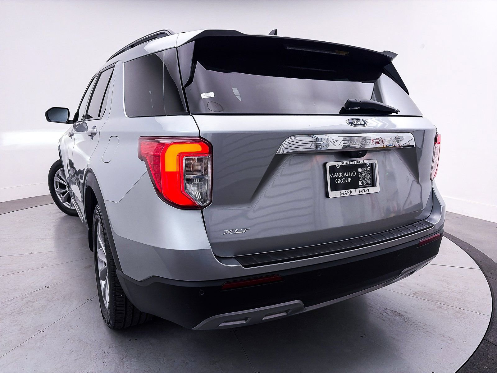 Used 2022 Ford Explorer XLT w/ Equipment Group 202A image 4