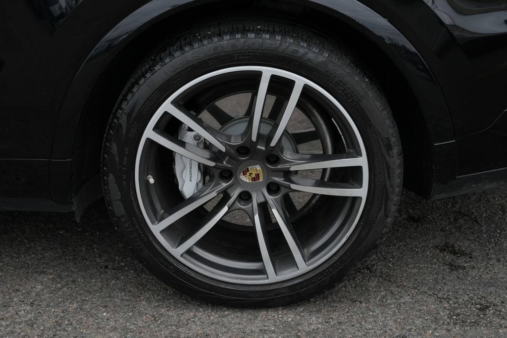 Used 2019 Porsche Cayenne Turbo AWD/4WD image 14