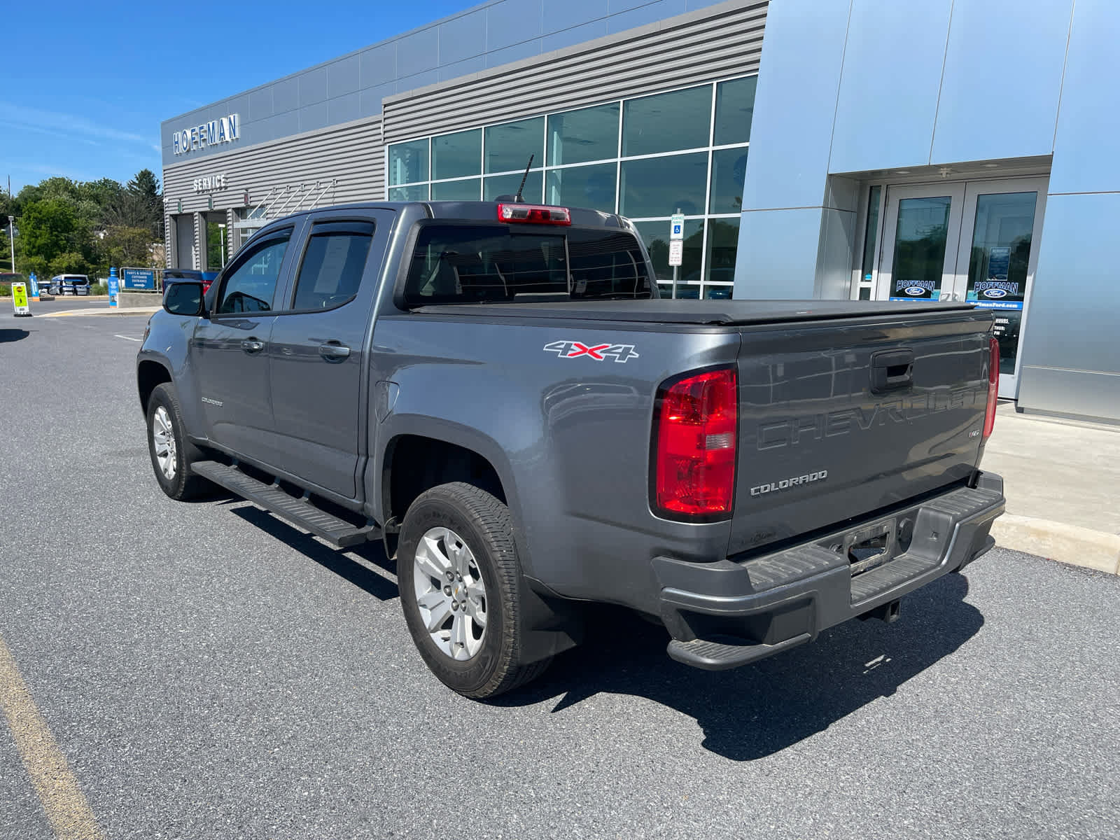 Used 2022 Chevrolet Colorado LT w/ Luxury Package AWD/4WD image 3