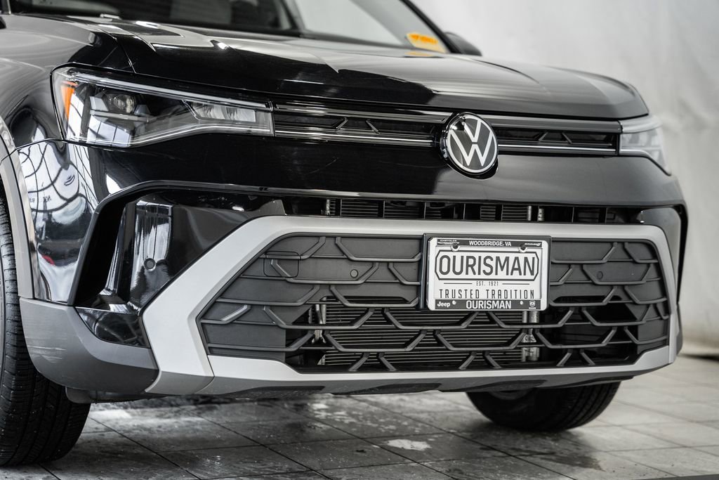 Used 2025 Volkswagen Taos SE w/ Panoramic Sunroof Package image 17