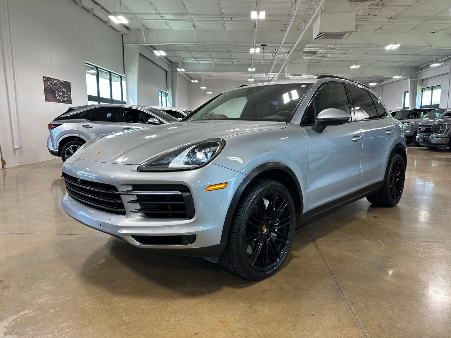 Used 2022 Porsche Cayenne Platinum Edition AWD/4WD image 3