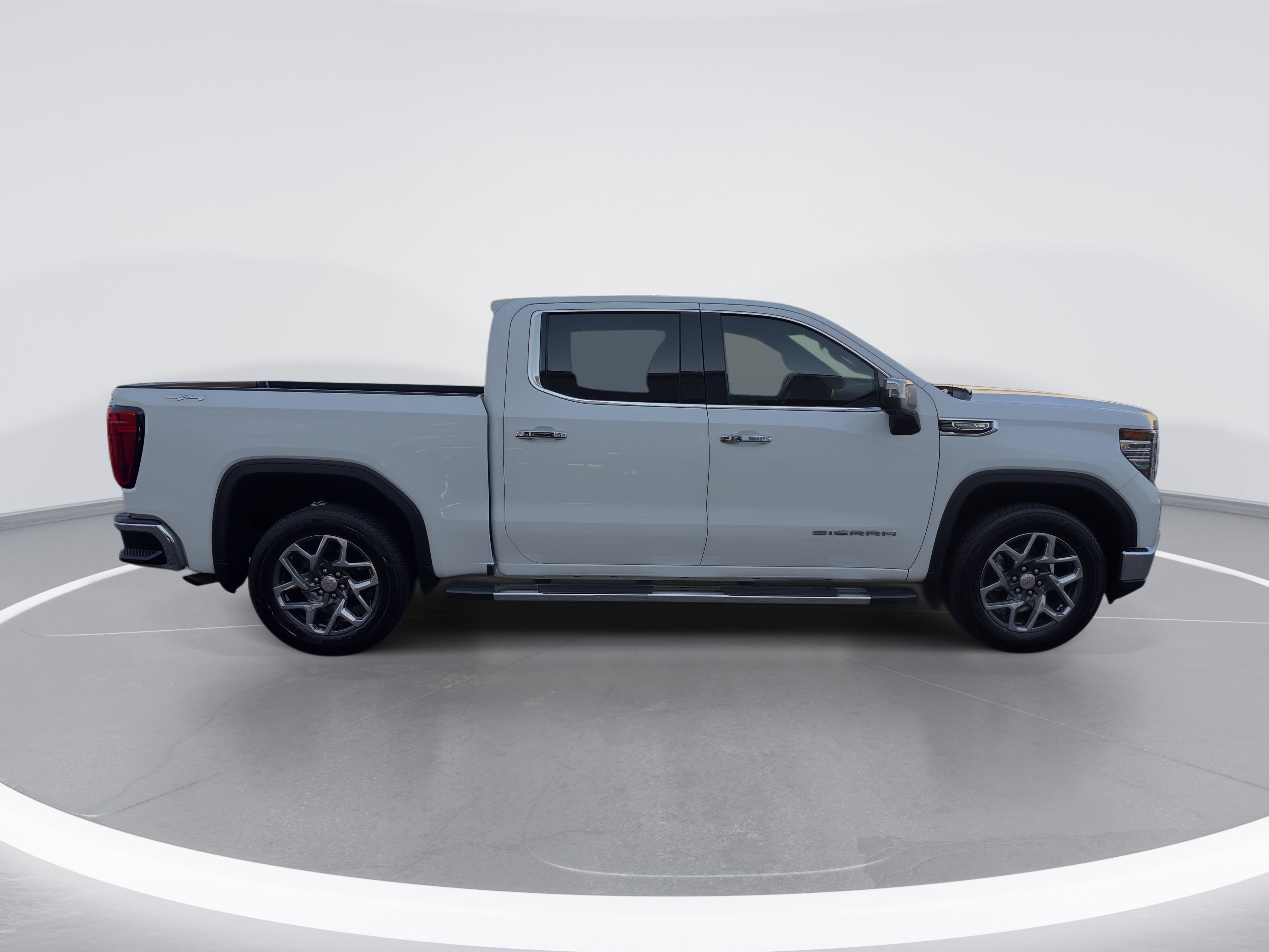 Used 2024 GMC Sierra 1500 SLT w/ SLT Premium Plus Package AWD/4WD image 2