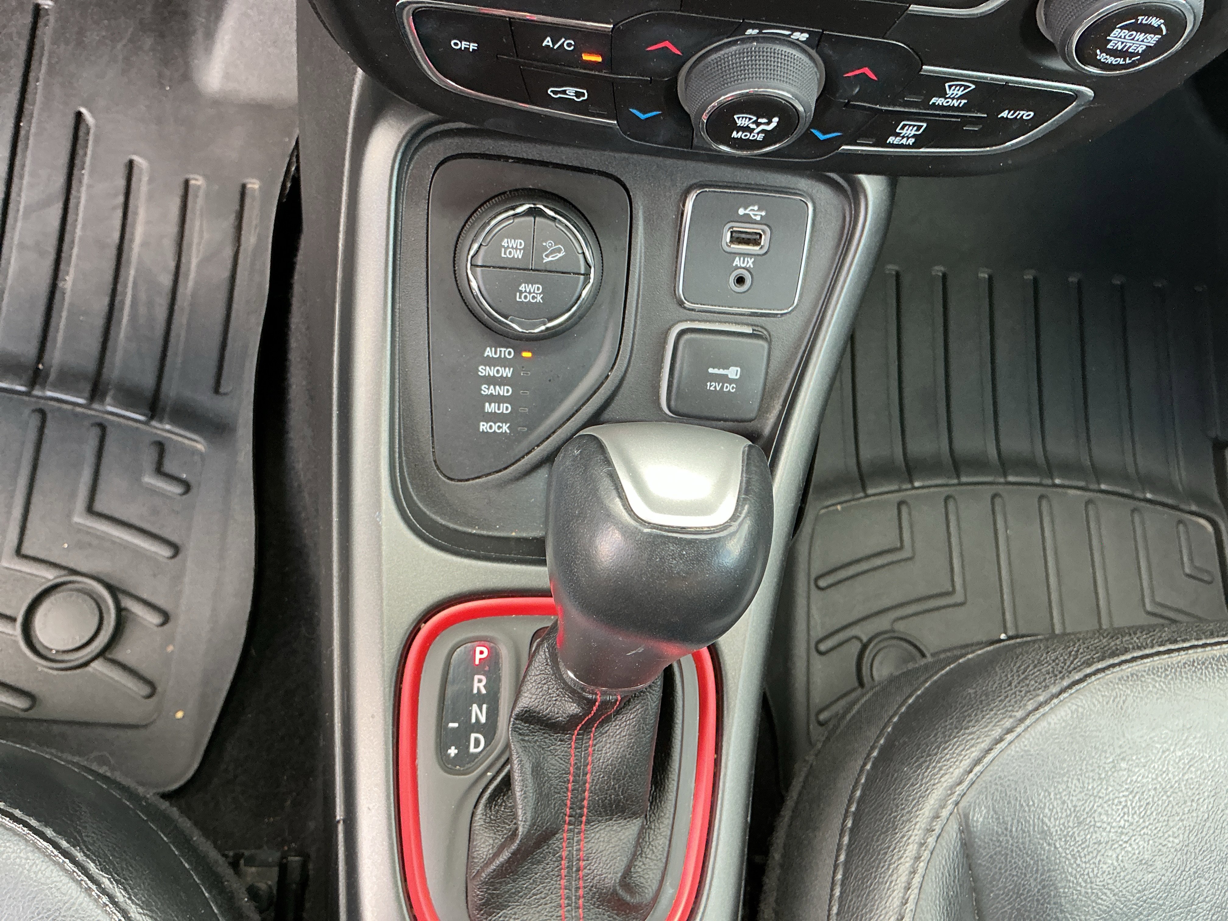 Used 2018 Jeep Compass Trailhawk w/ Cold Weather Group image 19