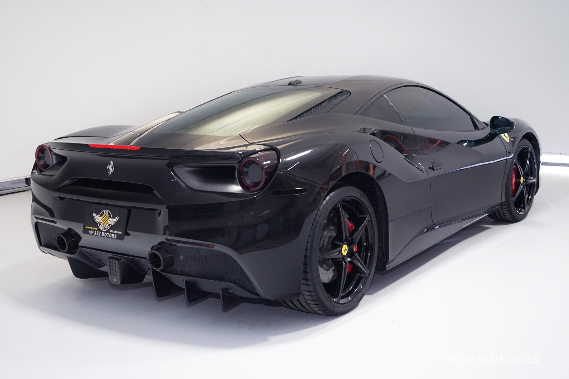 Used 2017 Ferrari 488 GTB RWD image 5