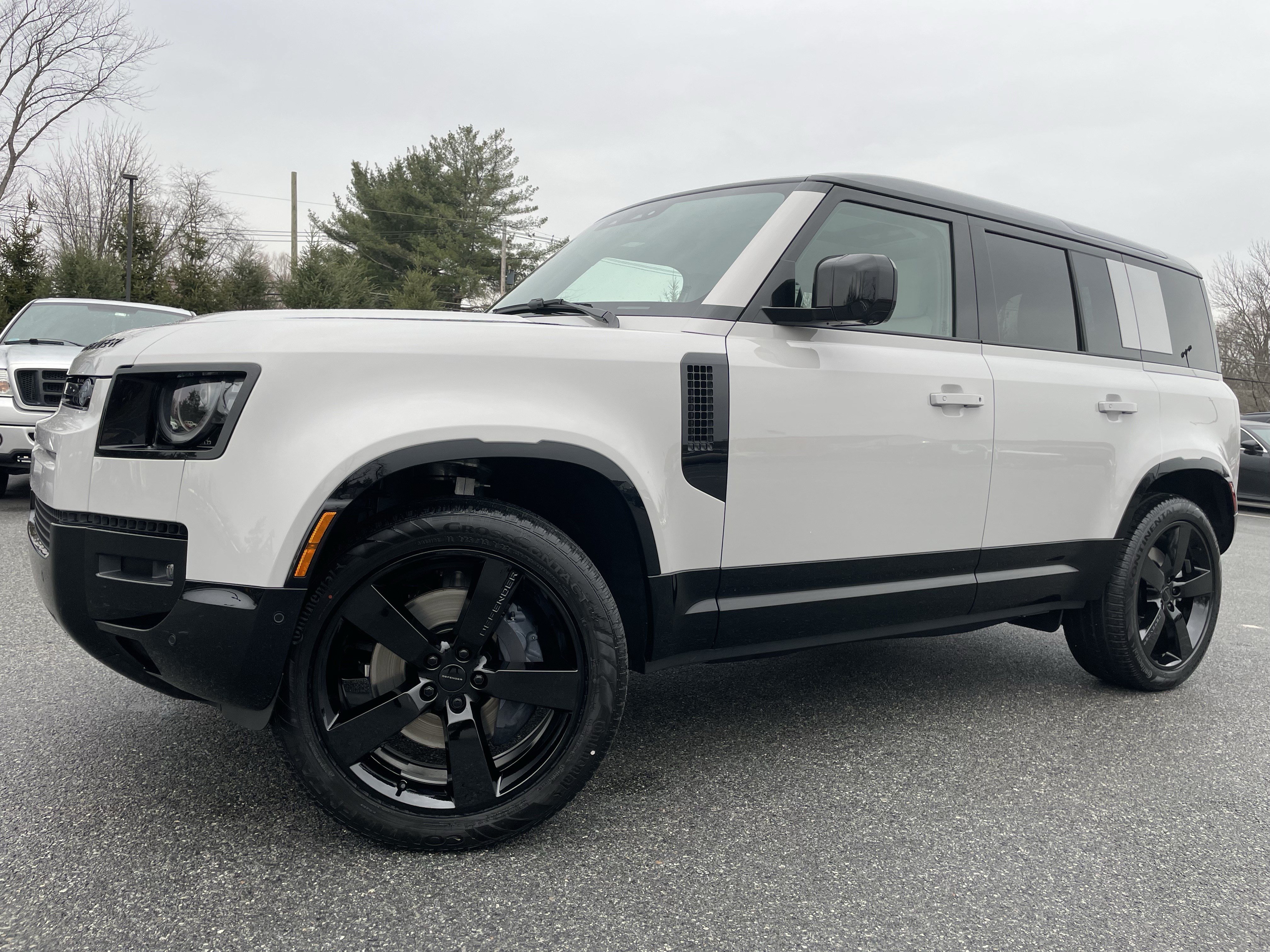 New 2026 Land Rover Defender 110 X-Dynamic SE image 35