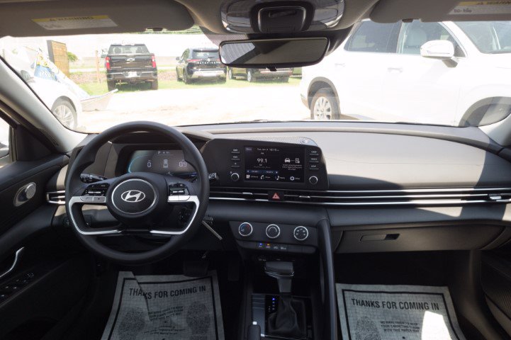 New 2026 Hyundai Elantra SE FWD image 18