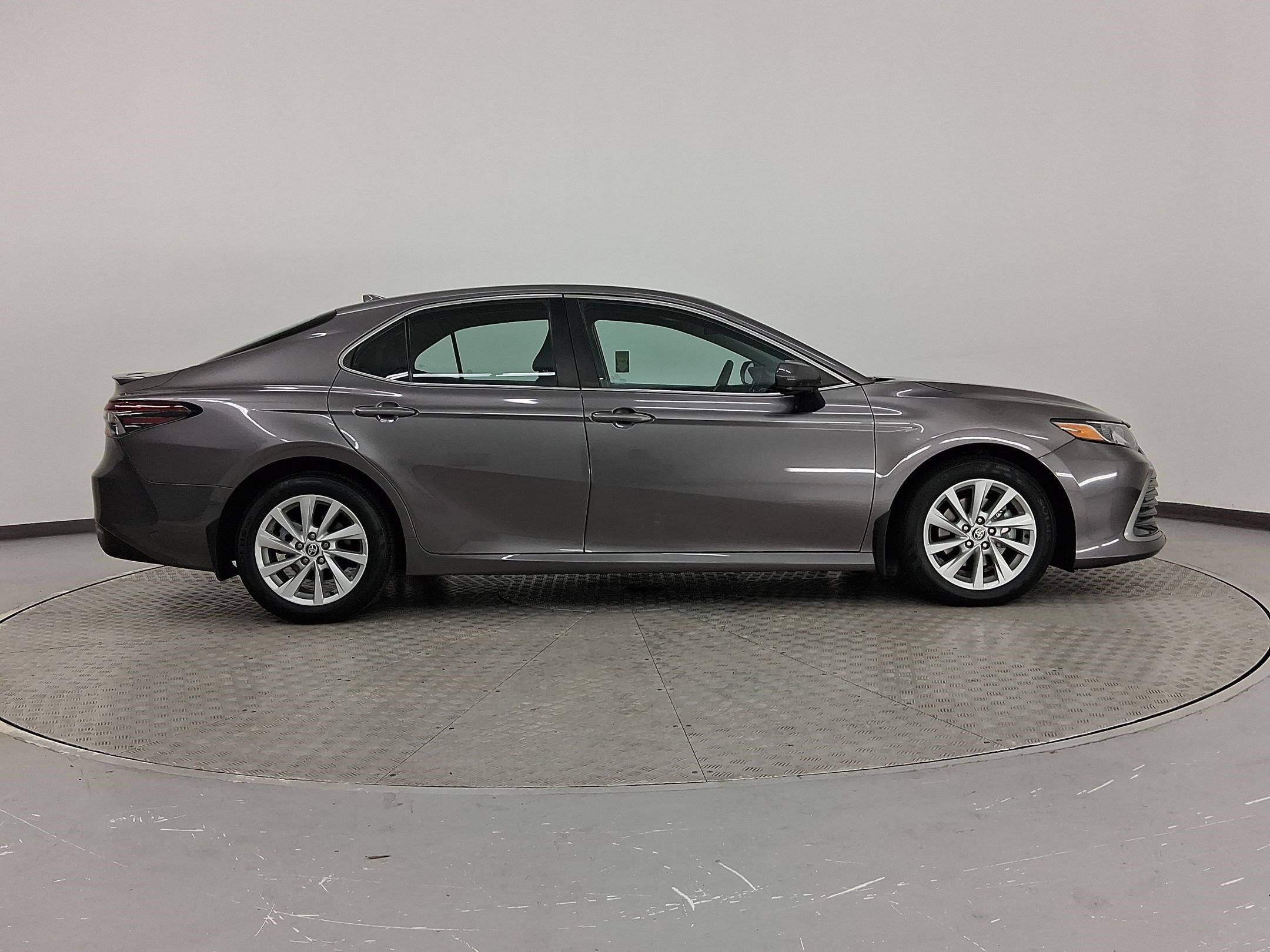 Used 2021 Toyota Camry LE image 8