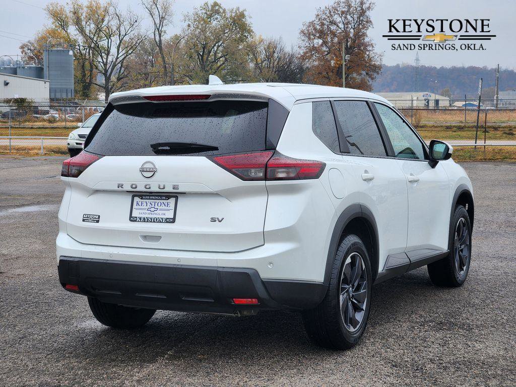 Used 2024 Nissan Rogue SV image 5