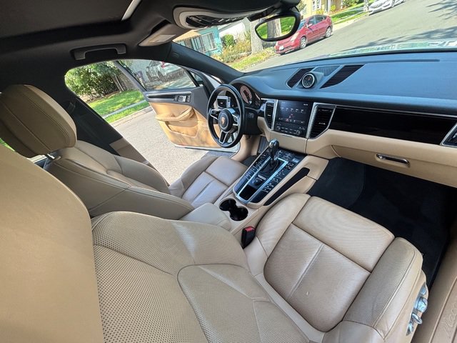 Used 2018 Porsche Macan AWD/4WD image 44
