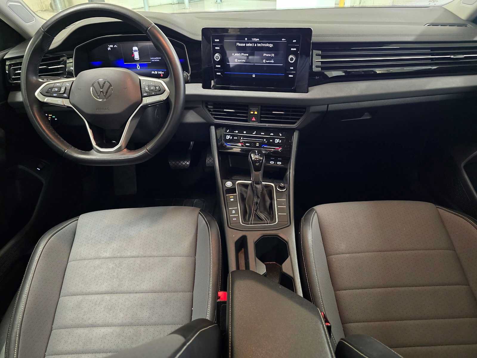 Used 2025 Volkswagen Jetta SE FWD image 17