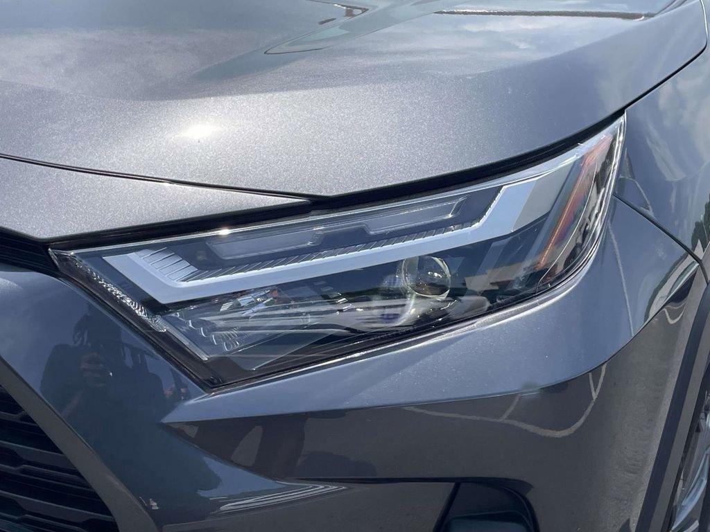 Used 2023 Toyota RAV4 XLE Premium AWD/4WD image 9