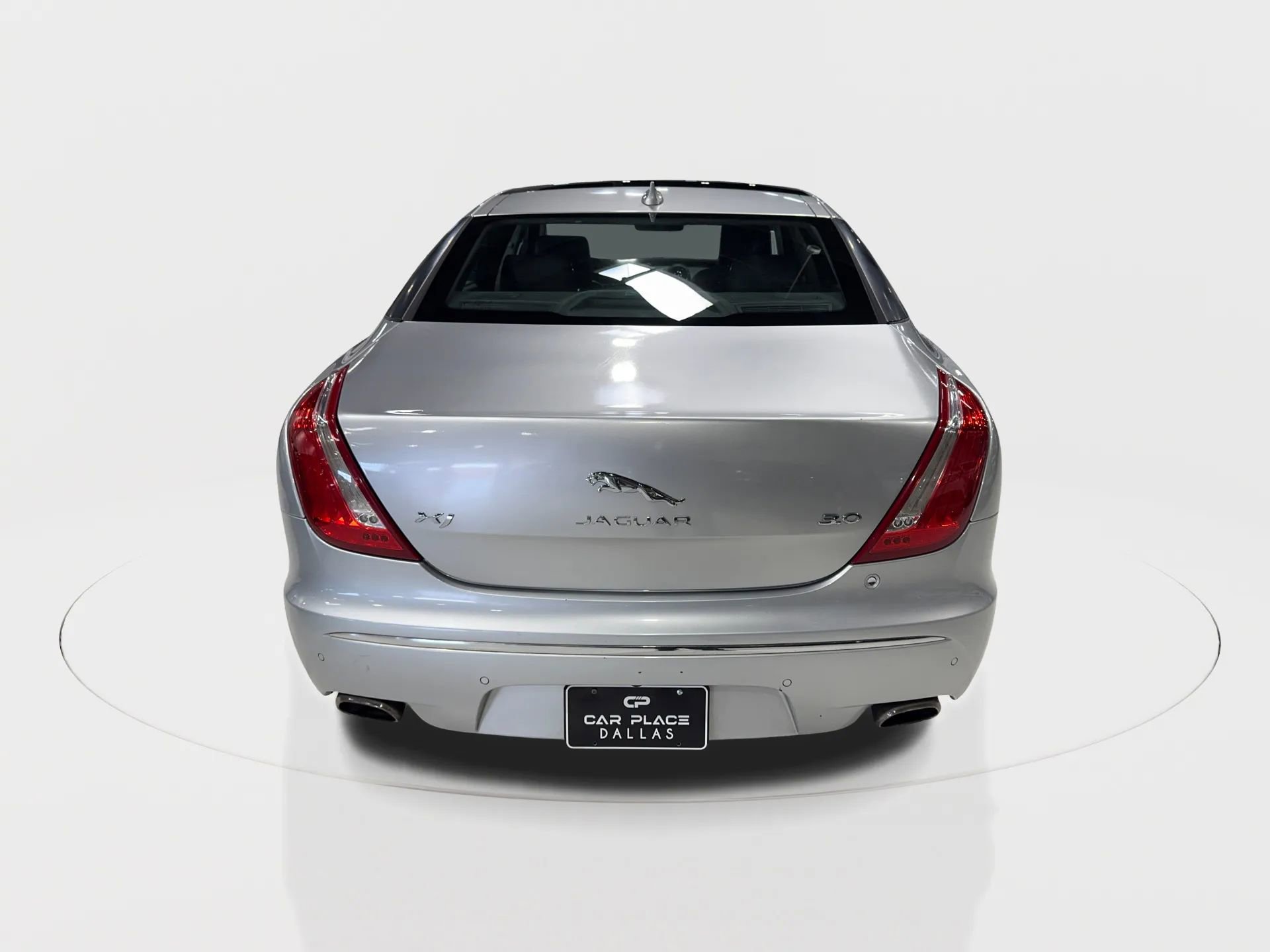 Used 2015 Jaguar XJ image 11