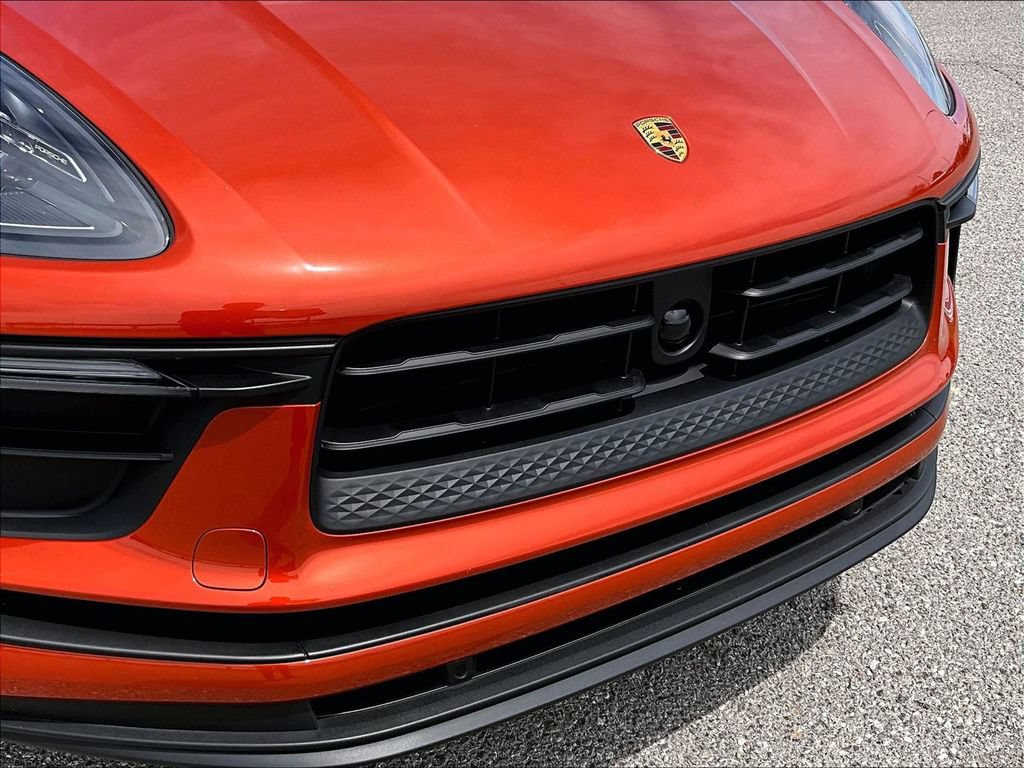 Certified 2025 Porsche Macan AWD/4WD image 20