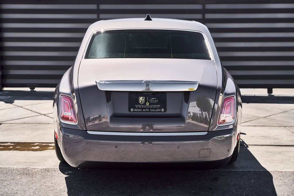 Used 2025 Rolls-Royce Phantom Sedan RWD image 17