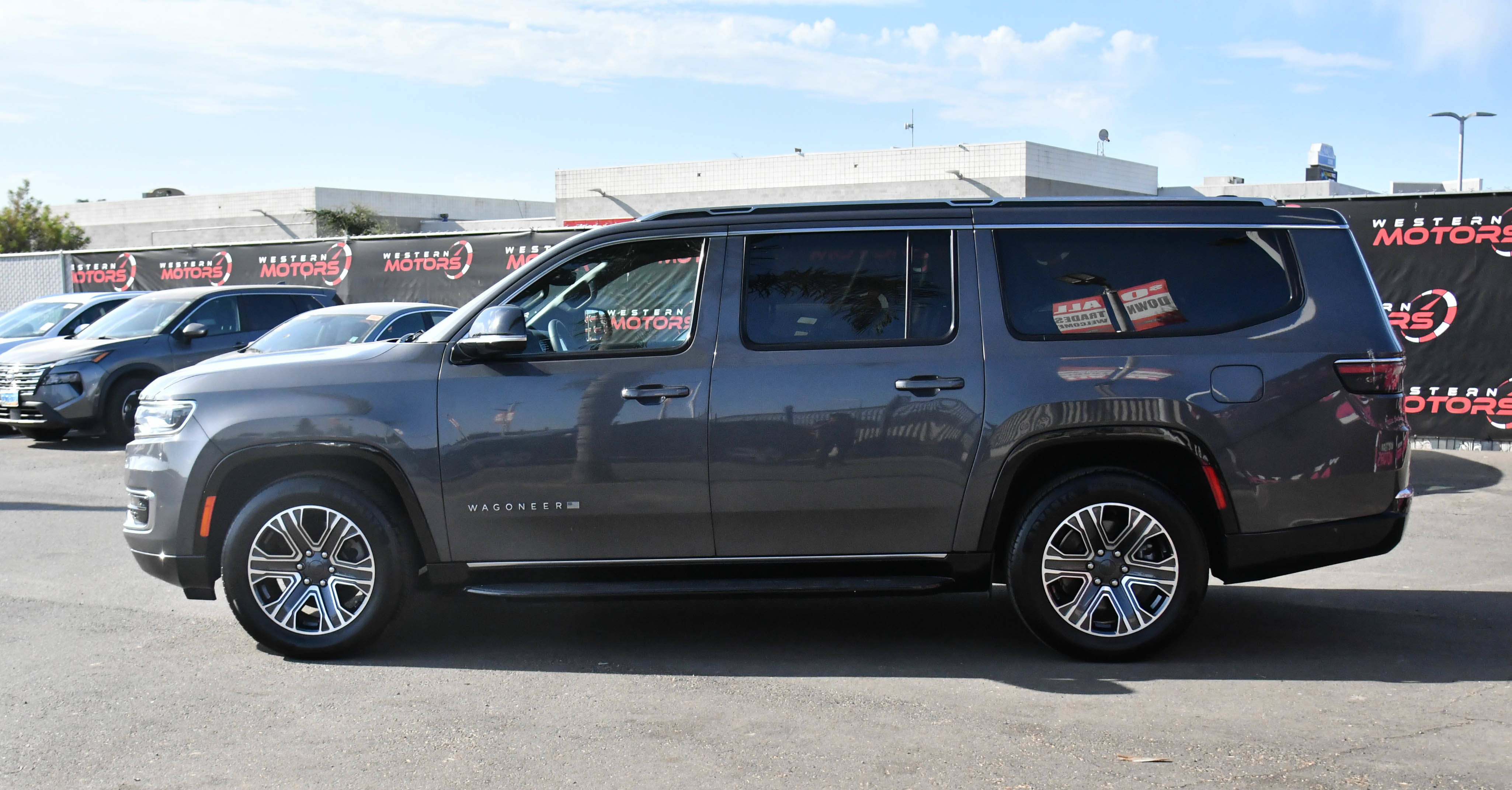 Used 2024 Jeep Wagoneer L Series II RWD image 4
