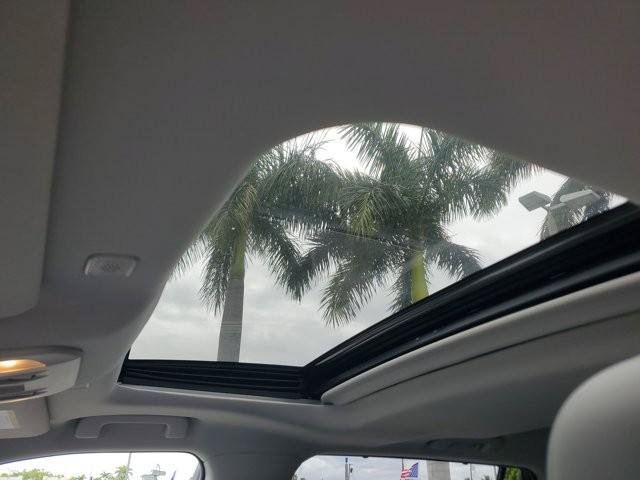 Used 2025 Toyota Highlander XLE FWD image 26