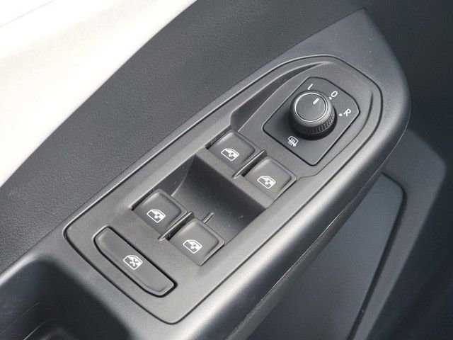 New 2025 Volkswagen Taos SE image 30