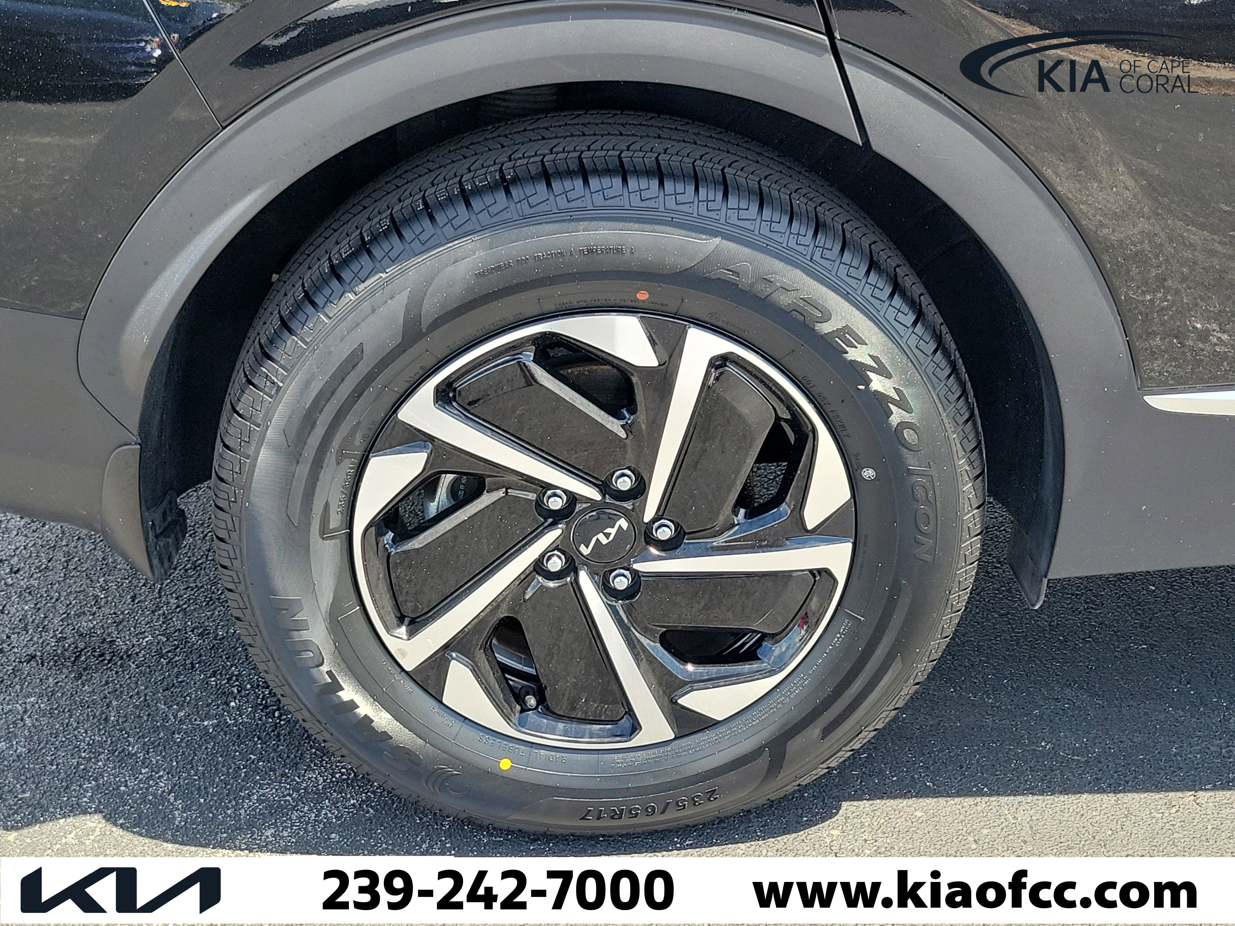 Certified 2025 Kia Sportage LX image 9