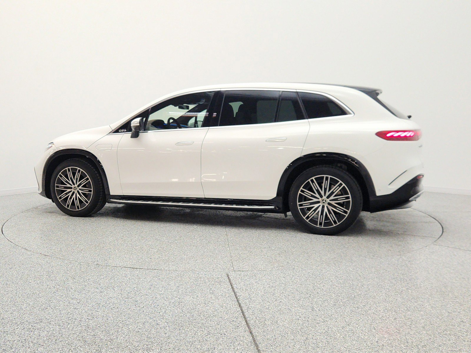 Used 2023 Mercedes-Benz EQS 580 4MATIC SUV image 8