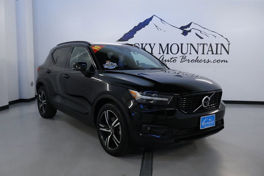 Used 2019 Volvo XC40 T5 R-Design image 1
