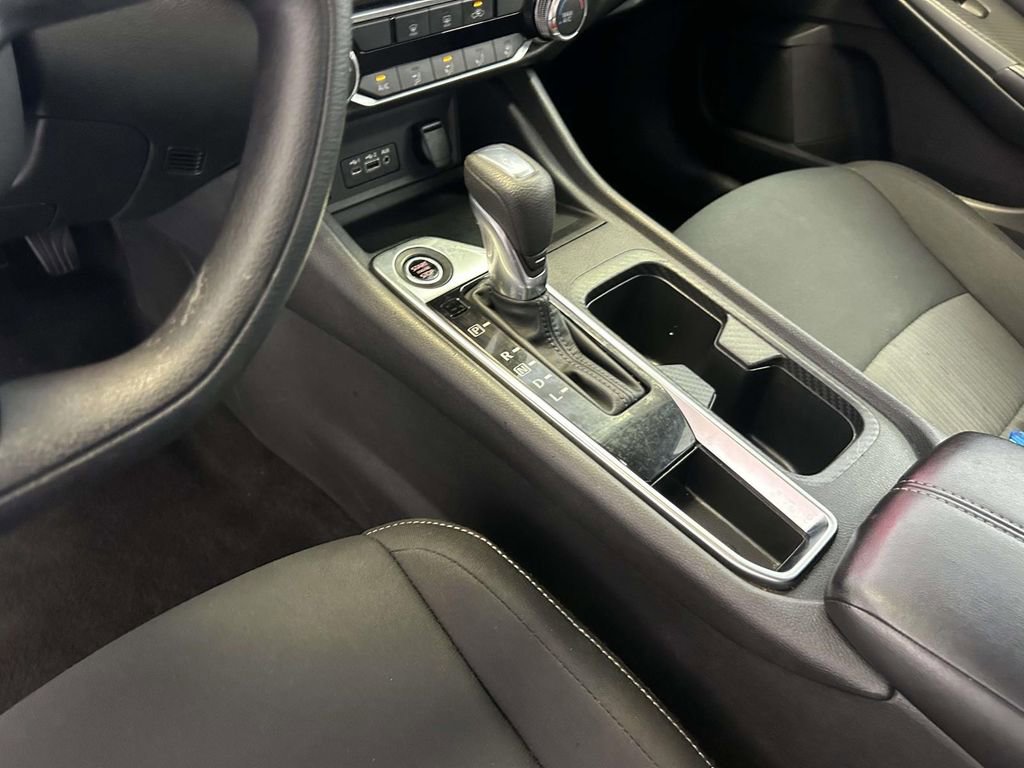 Used 2024 Nissan Sentra SV FWD image 20