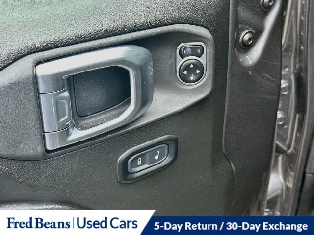 Used 2024 Jeep Gladiator Mojave w/ Technology Group AWD/4WD image 23