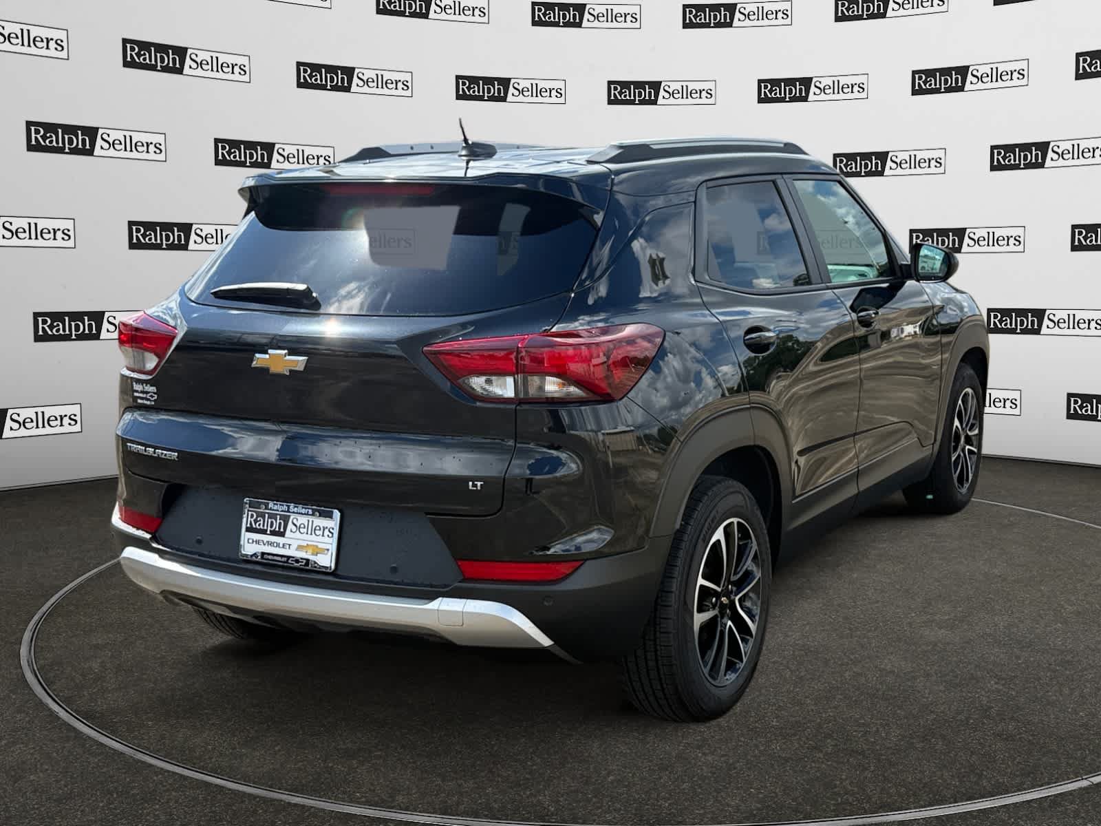 Used 2024 Chevrolet TrailBlazer LT w/ LT Cold Weather Package FWD image 6