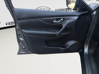 Used 2016 Nissan Rogue SV w/ SV Premium Package AWD/4WD image 9