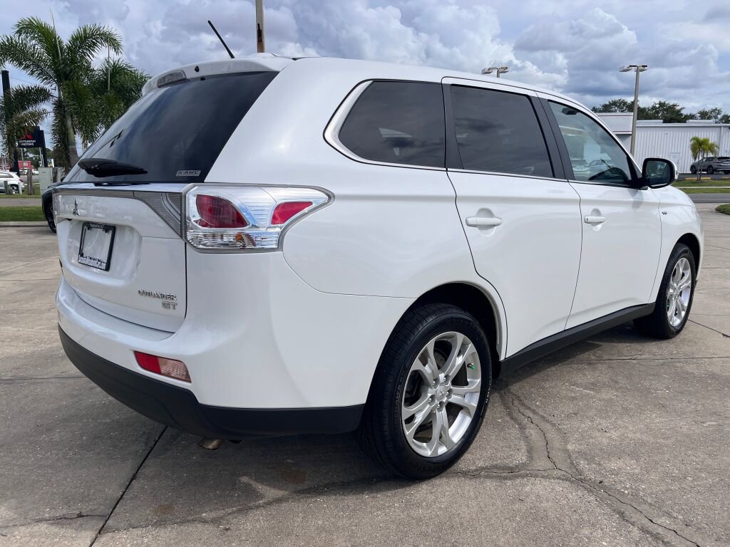 Used 2014 Mitsubishi Outlander GT image 3