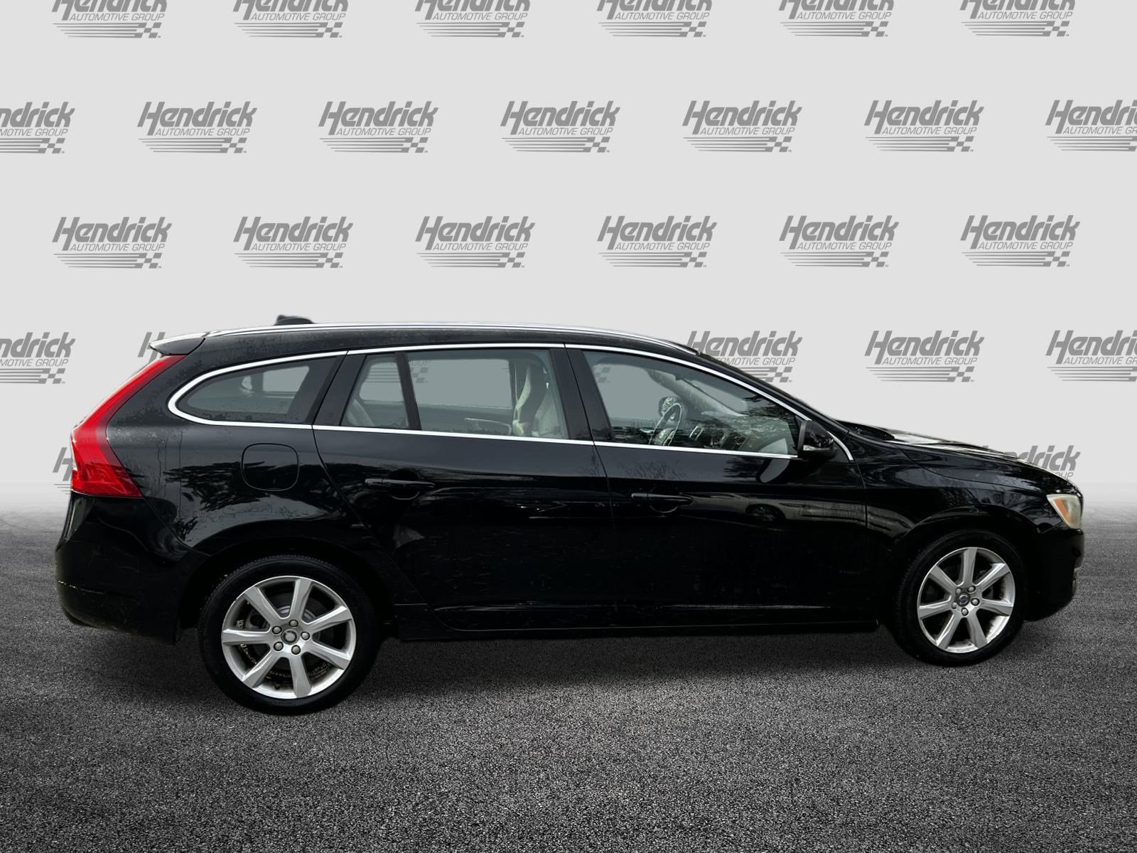 Used 2016 Volvo V60 T5 Premier w/ Convenience Package image 10