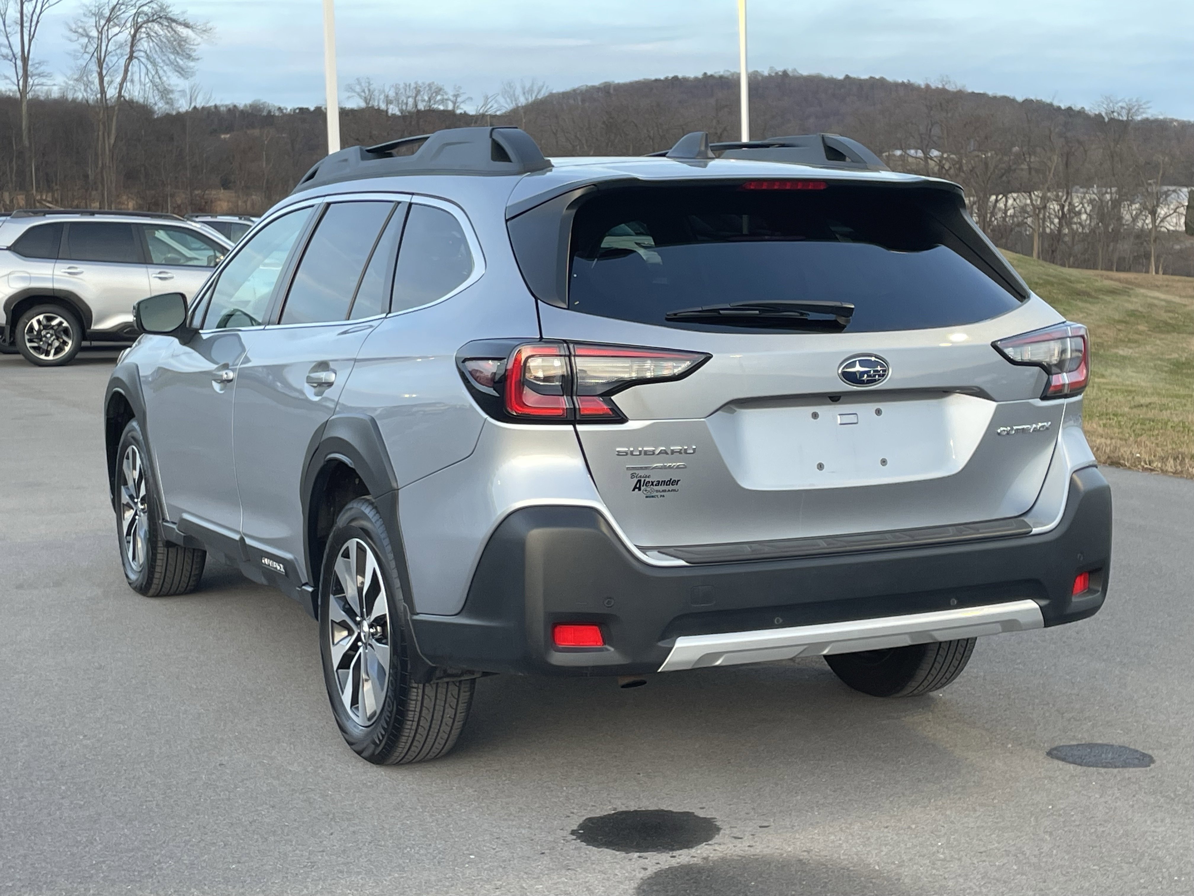 Used 2023 Subaru Outback Limited w/ Popular Package #2 image 6