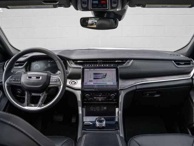 Used 2024 Jeep Grand Cherokee Limited w/ Black Appearance Package AWD/4WD image 21