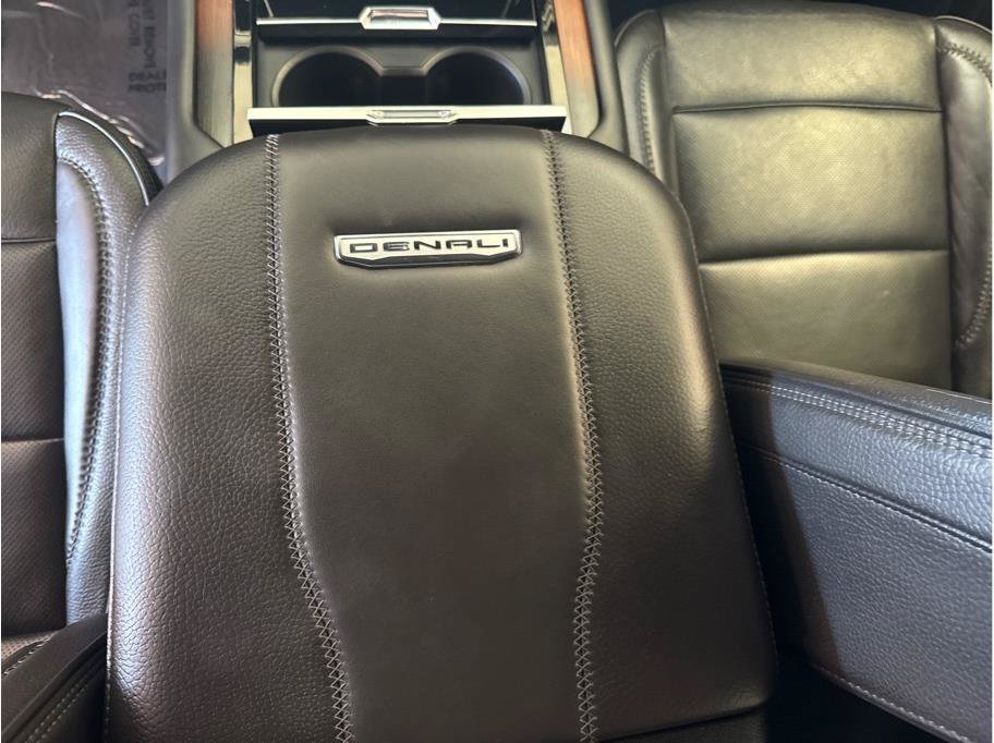 Used 2025 GMC Yukon Denali AWD/4WD image 26