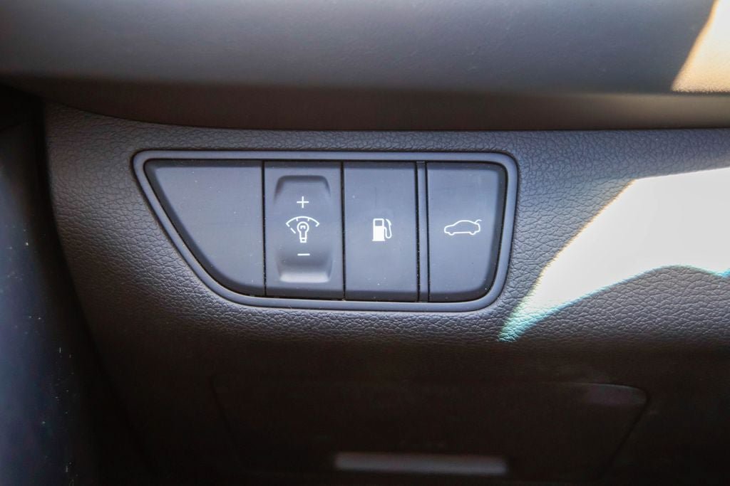Used 2025 Genesis G70 2.5T RWD image 17