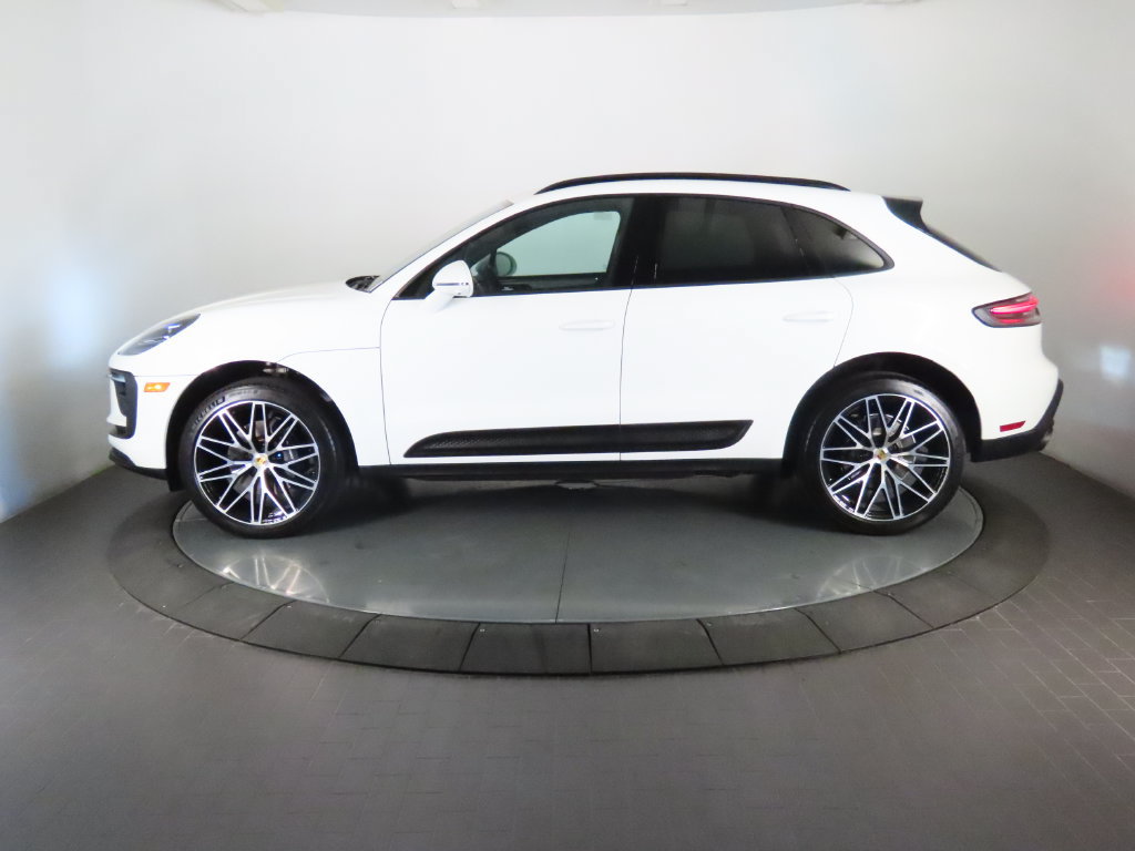 Certified 2026 Porsche Macan AWD/4WD image 2