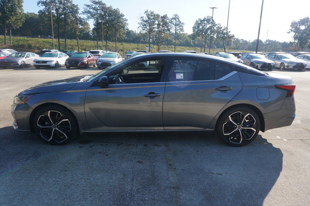 Used 2024 Nissan Altima 2.5 SR FWD image 19