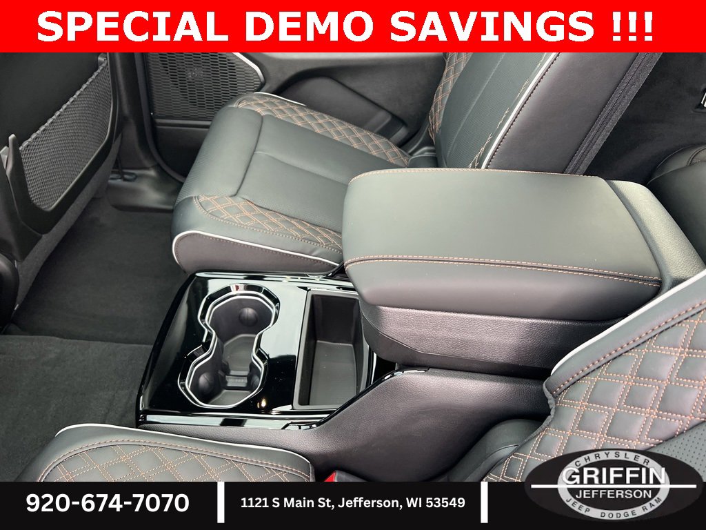 New 2025 Jeep Grand Cherokee L Summit w/ Obsidian Package image 18