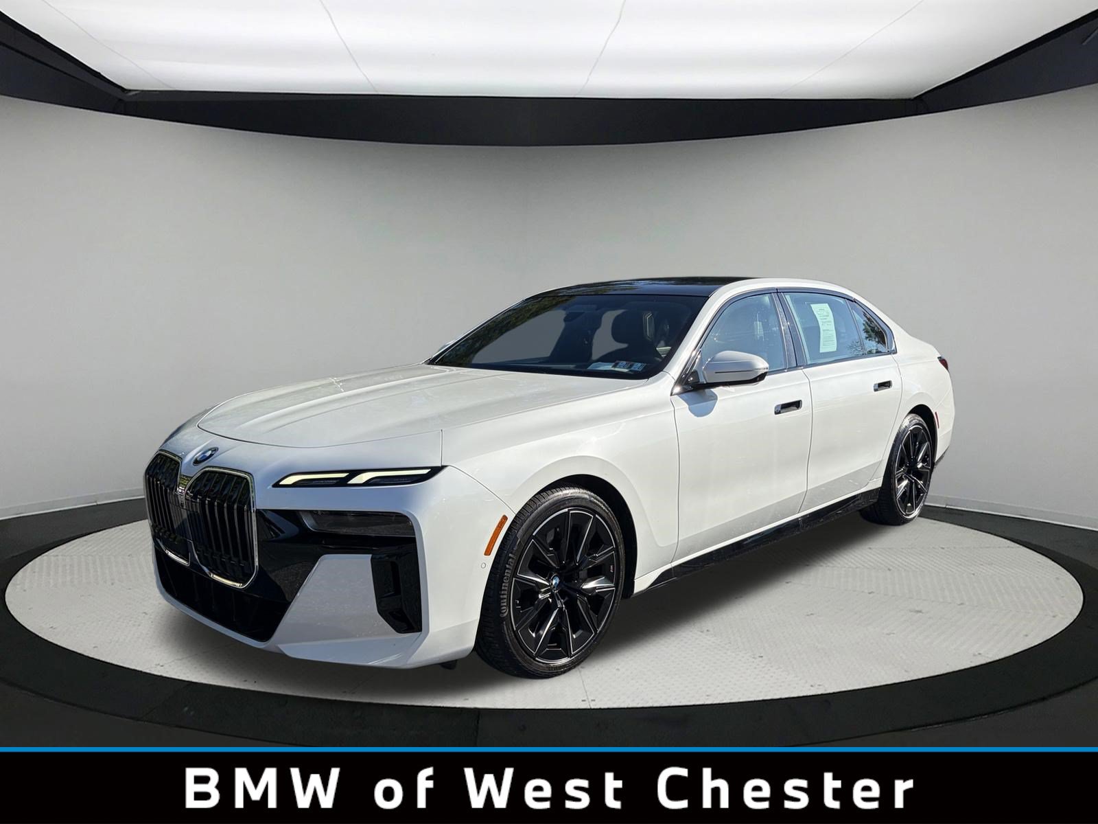 Used 2023 BMW 760i xDrive AWD/4WD image 1