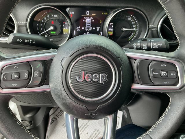 Used 2023 Jeep Wrangler Unlimited Sahara AWD/4WD image 28