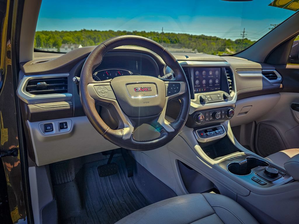 Used 2020 GMC Acadia SLT w/ LPO, Floor Liner Package FWD image 14