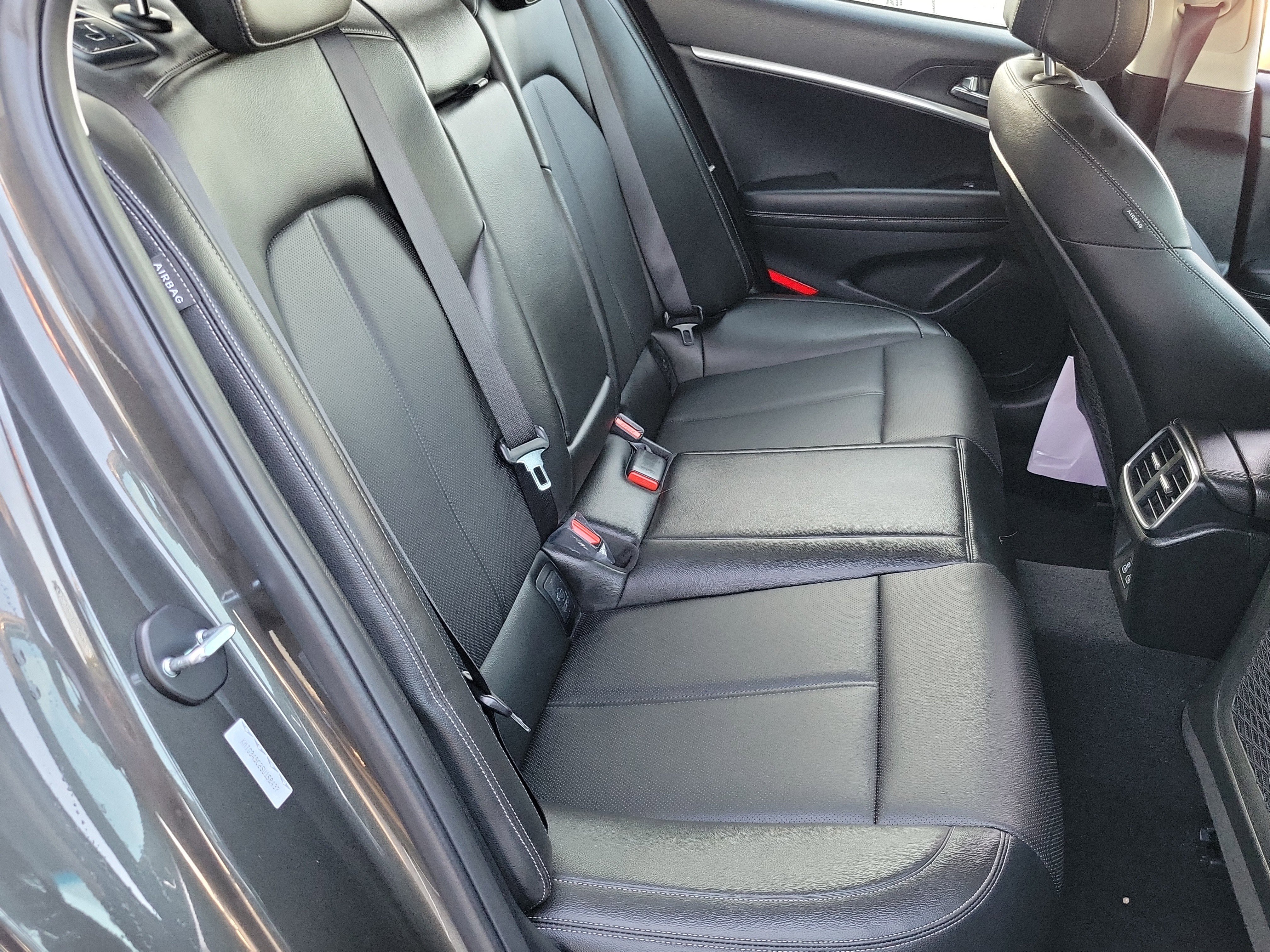 Certified 2025 Genesis G70 2.5T image 21