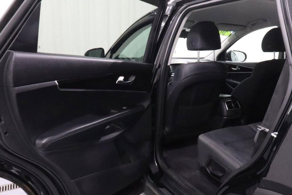 Used 2019 Kia Sorento AWD image 10