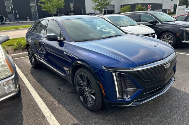Used 2024 Cadillac Lyriq Sport AWD/4WD image 2