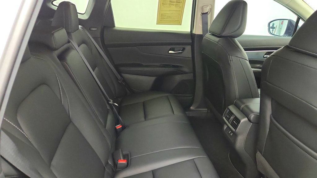 Used 2025 Nissan Murano SL AWD/4WD image 23