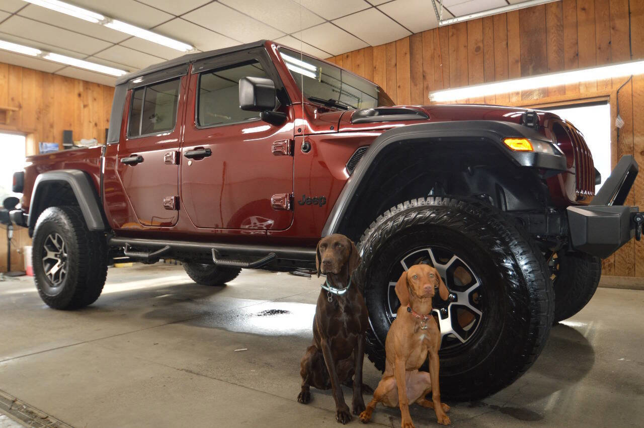 Used 2021 Jeep Gladiator Sport image 2