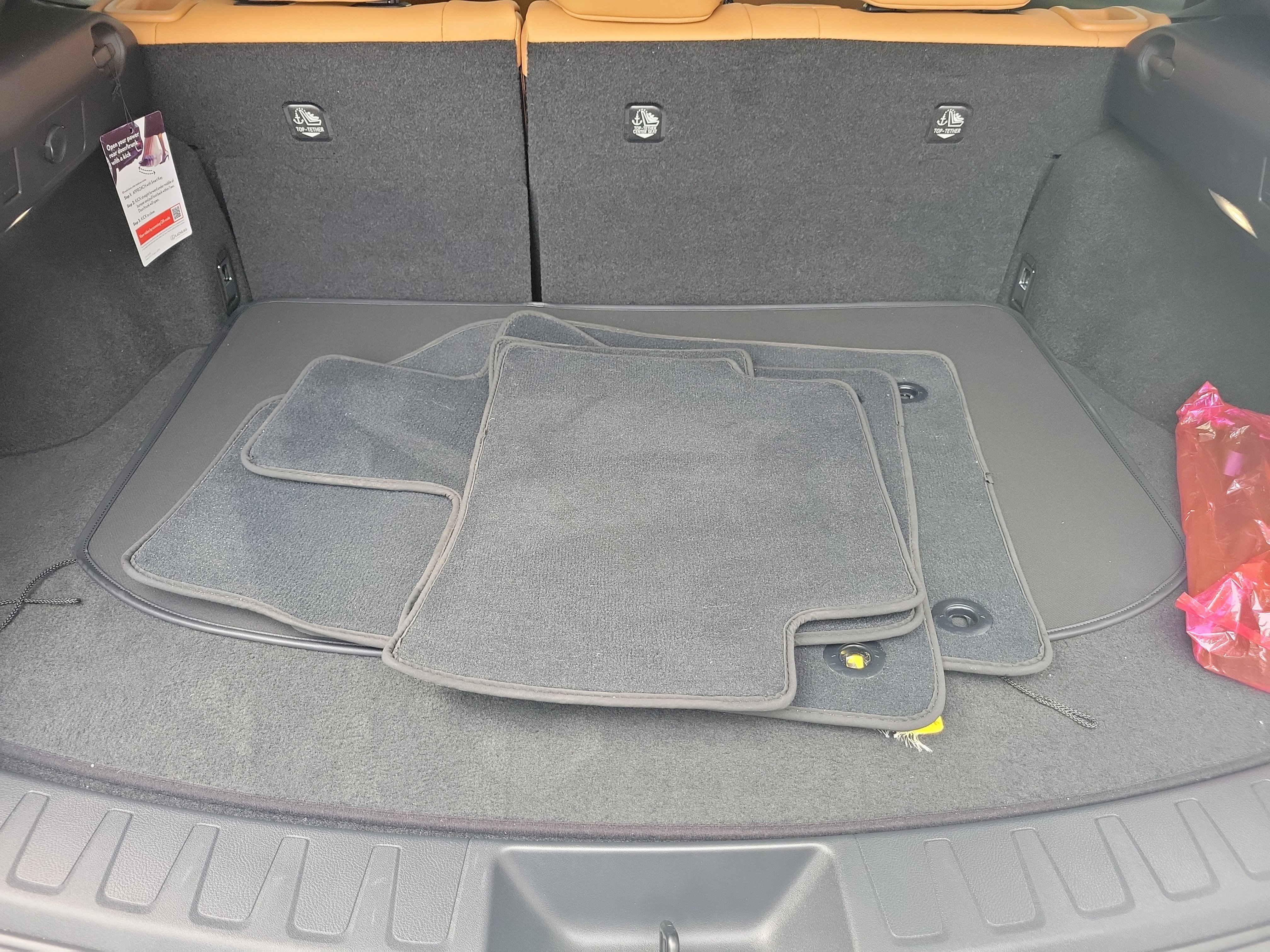 Used 2025 Lexus UX 300h FWD w/ Accessory Package (Z2) image 9