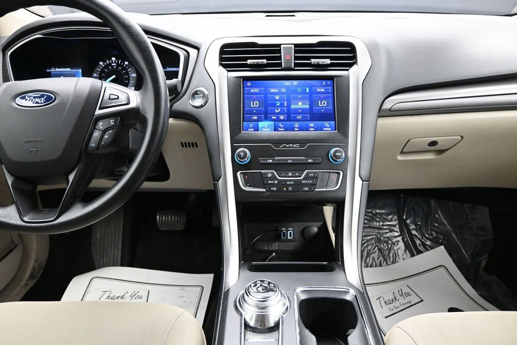 Used 2020 Ford Fusion SE FWD image 17